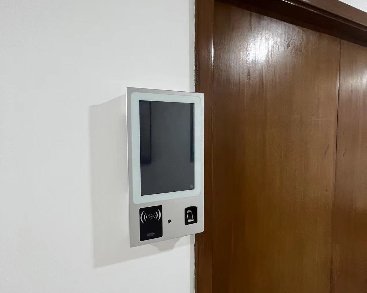 GD101E 安卓用在医院条码智能耗材门禁系统2-娟.jpg